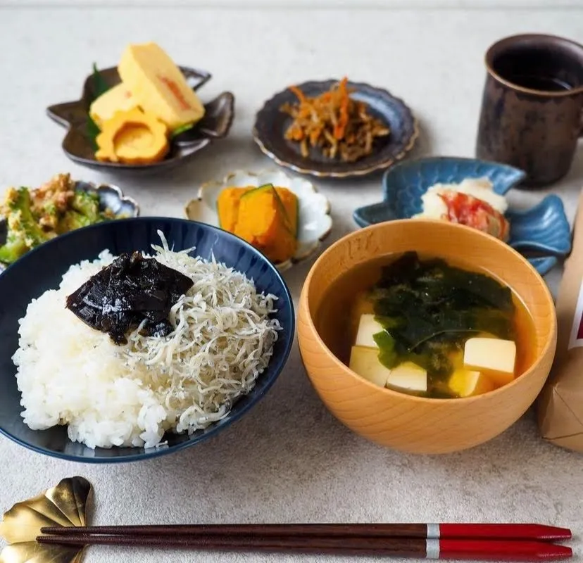 旨だしが引き出す味噌汁の真髄: 家族の温もりを感じる一杯