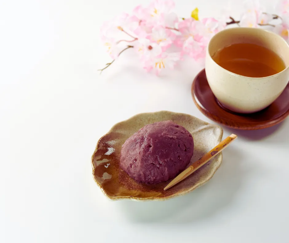 お彼岸に供えるぼたもちとおはぎの違いとは？由来や地域差を歴史から読み解く
