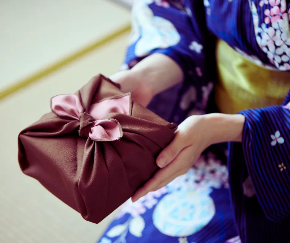 高齢の方への内祝いの選び方｜失礼にならないギフトや喜ばれる品物を解説